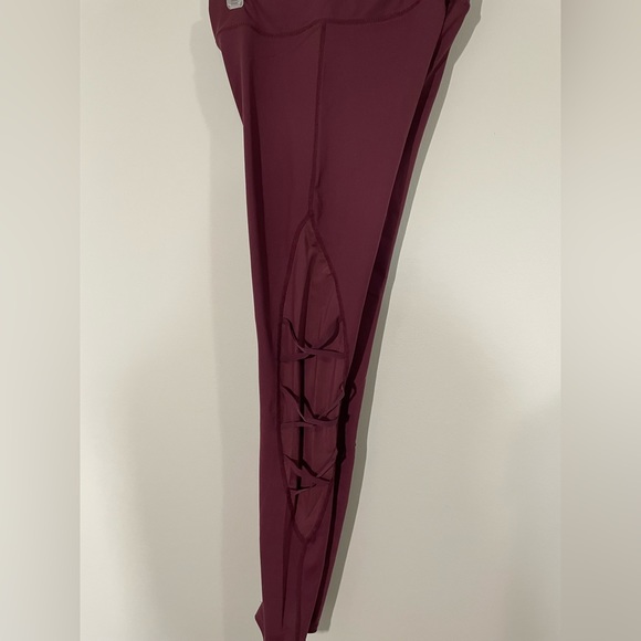 Maroon coloured Garage tights - Picture 2 of 5